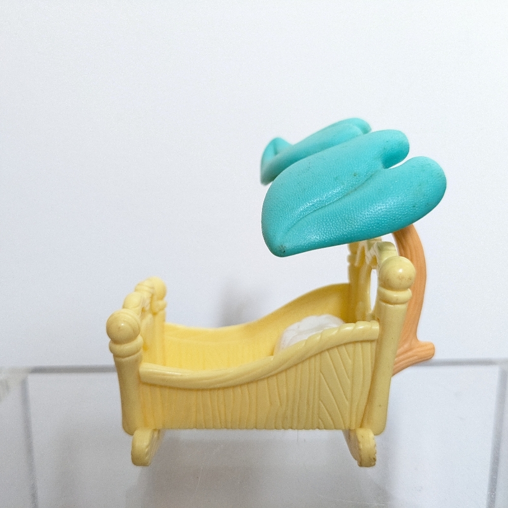 Fisher Price hideaway hollow bunny Treehouse Yellow Rocking Bed 1996